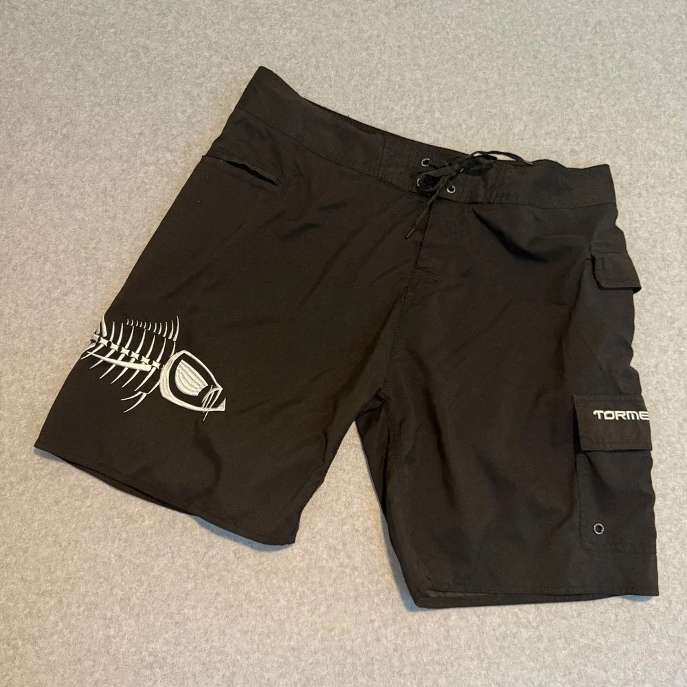 Tormenter Mens Black Board Shorts 40 Embroidered Fish Skeleton Cargo Surf Swim
